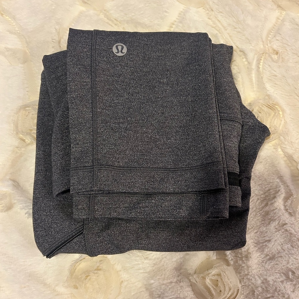 Lululemon 🥰 High Rise Crop Gray Leggings stretch